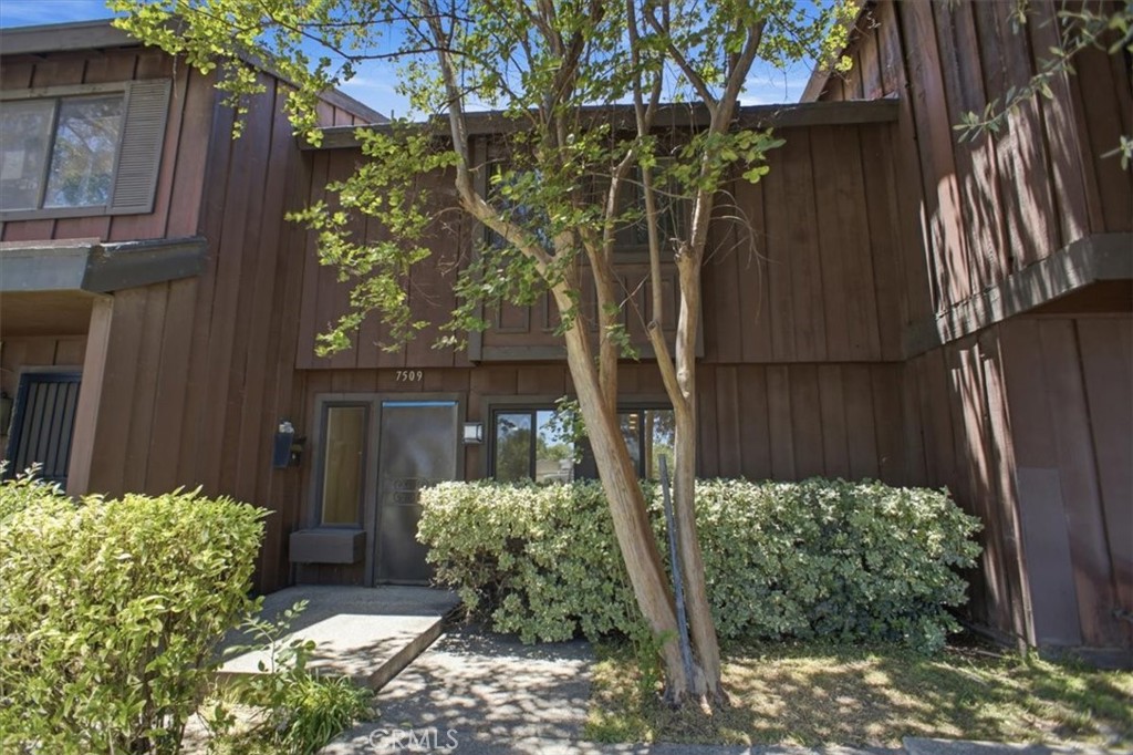 7509 Winnetka Ave Property Photo 20