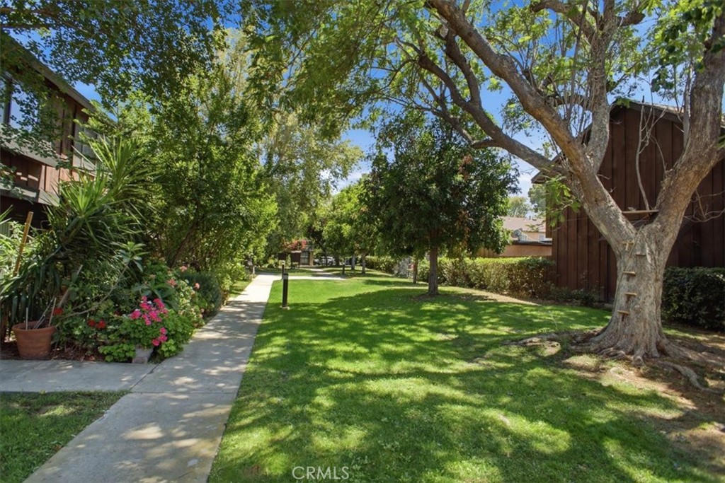 7509 Winnetka Ave Property Photo 21