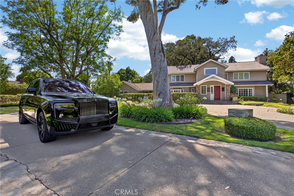 5255 Amestoy Property Photo 4
