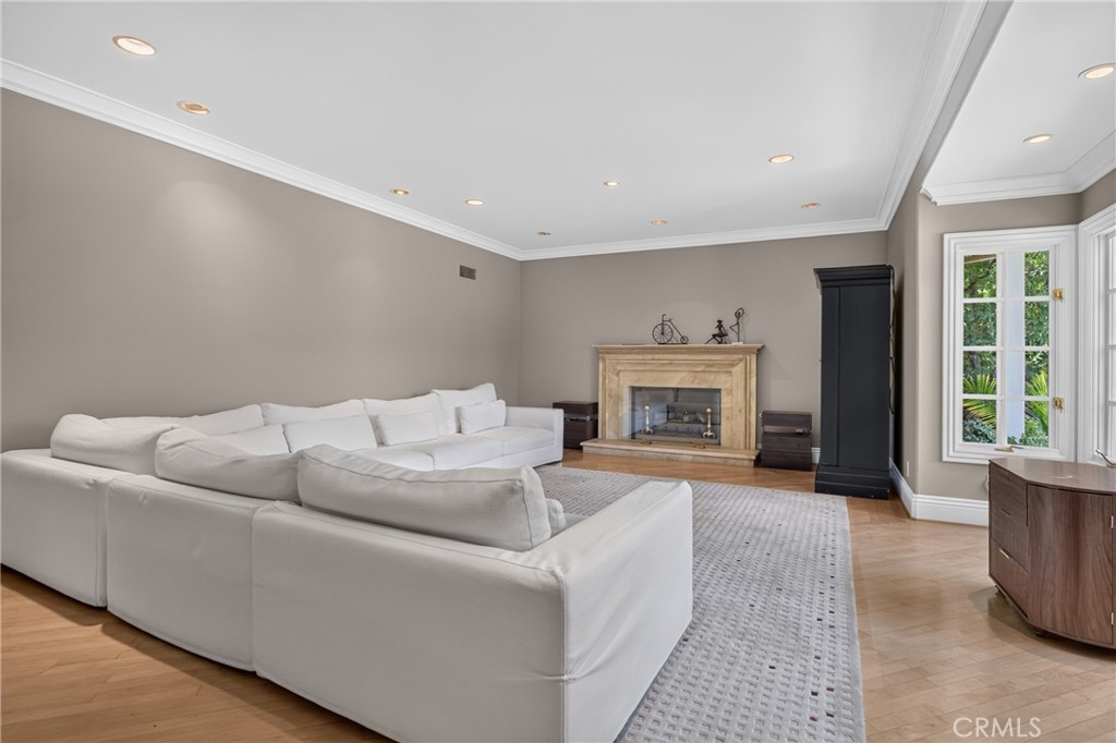 5255 Amestoy Property Photo 14