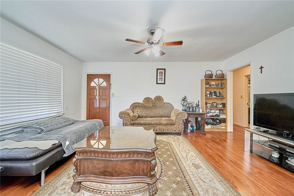 8357 Aura Property Photo 6