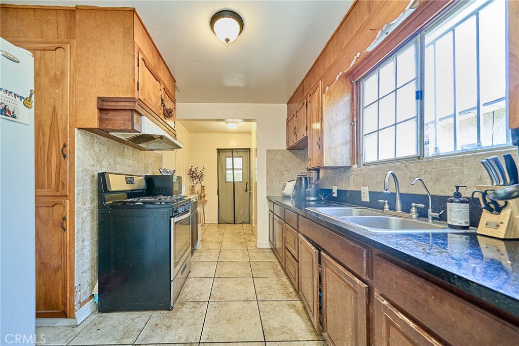 8357 Aura Property Photo 9