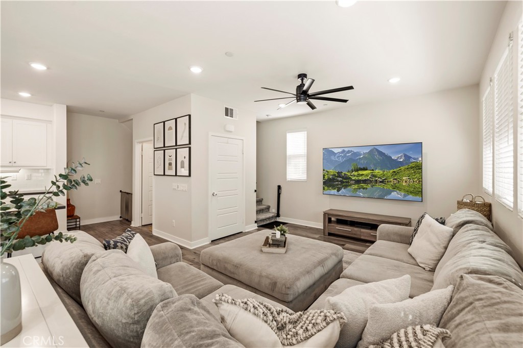 12827 Watt Lane E Property Photo 17