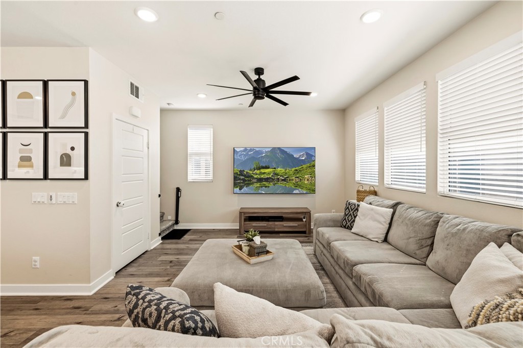 12827 Watt Lane E Property Photo 18
