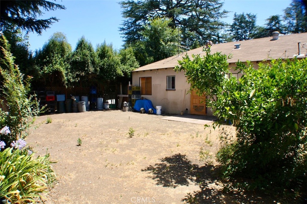 5739 Hazeltine Avenue Property Photo 3