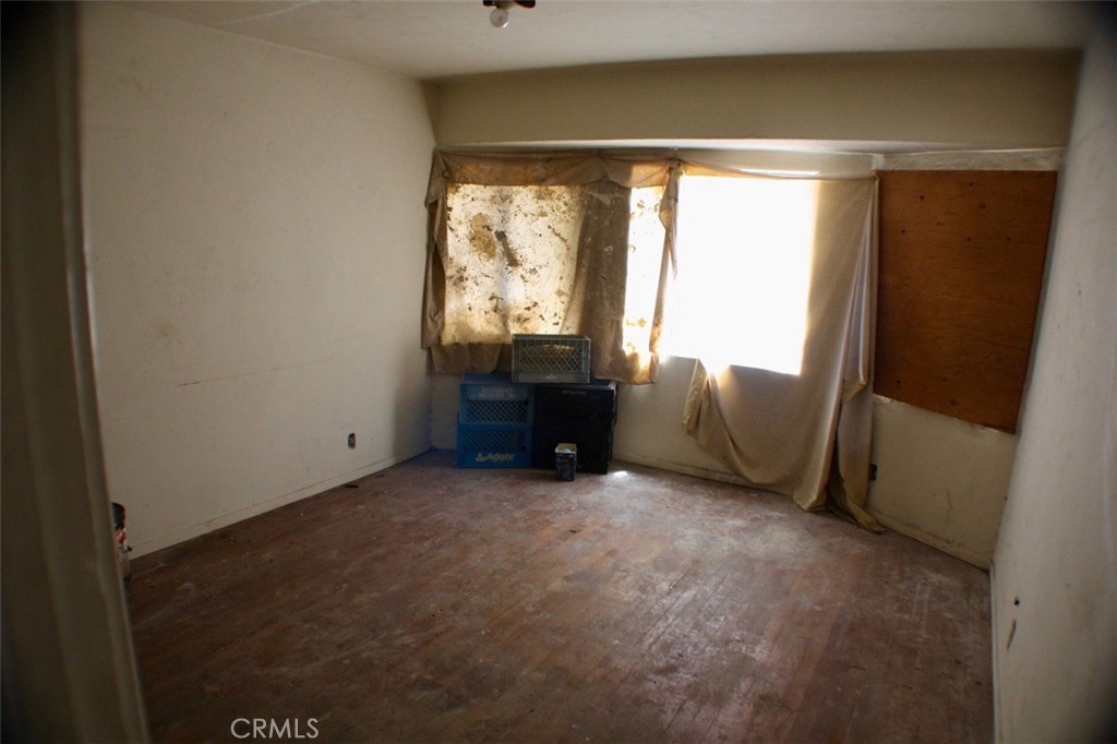 5739 Hazeltine Avenue Property Photo 5