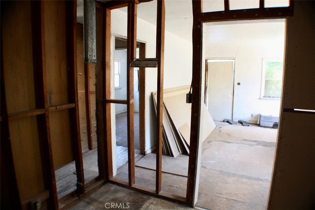 5739 Hazeltine Avenue Property Photo 6