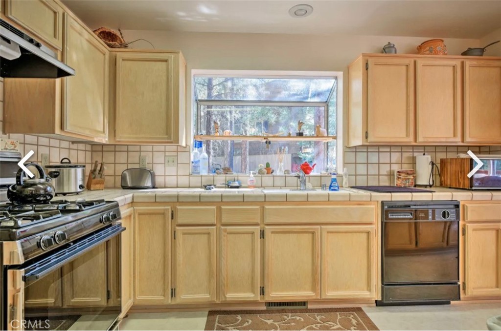1528 Bernina Property Photo 11