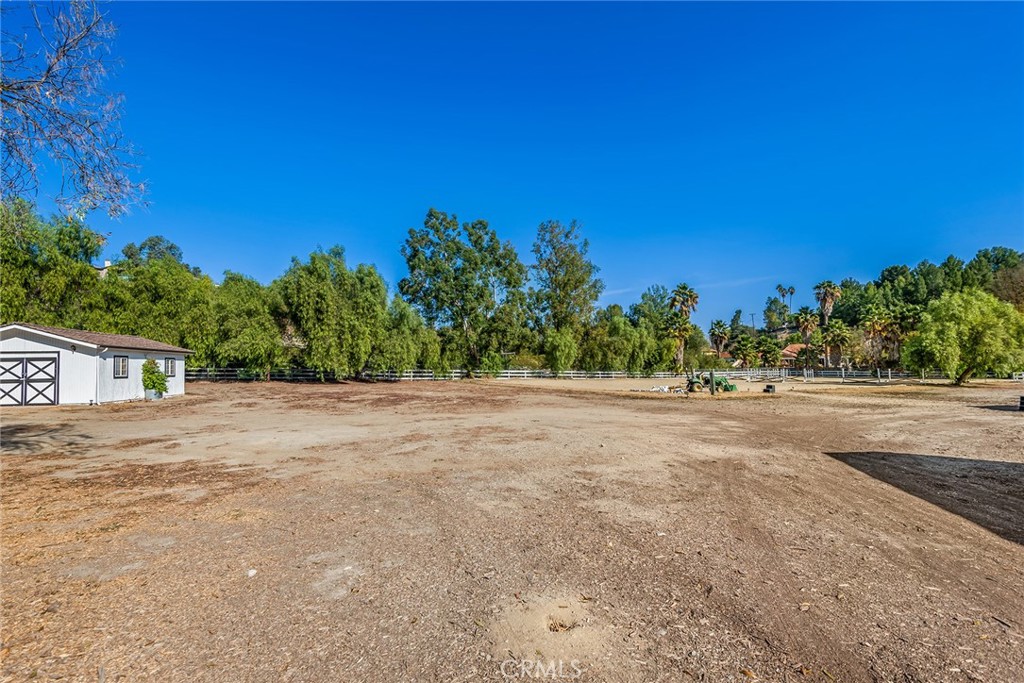 5547 Paradise Valley Road Property Photo 3