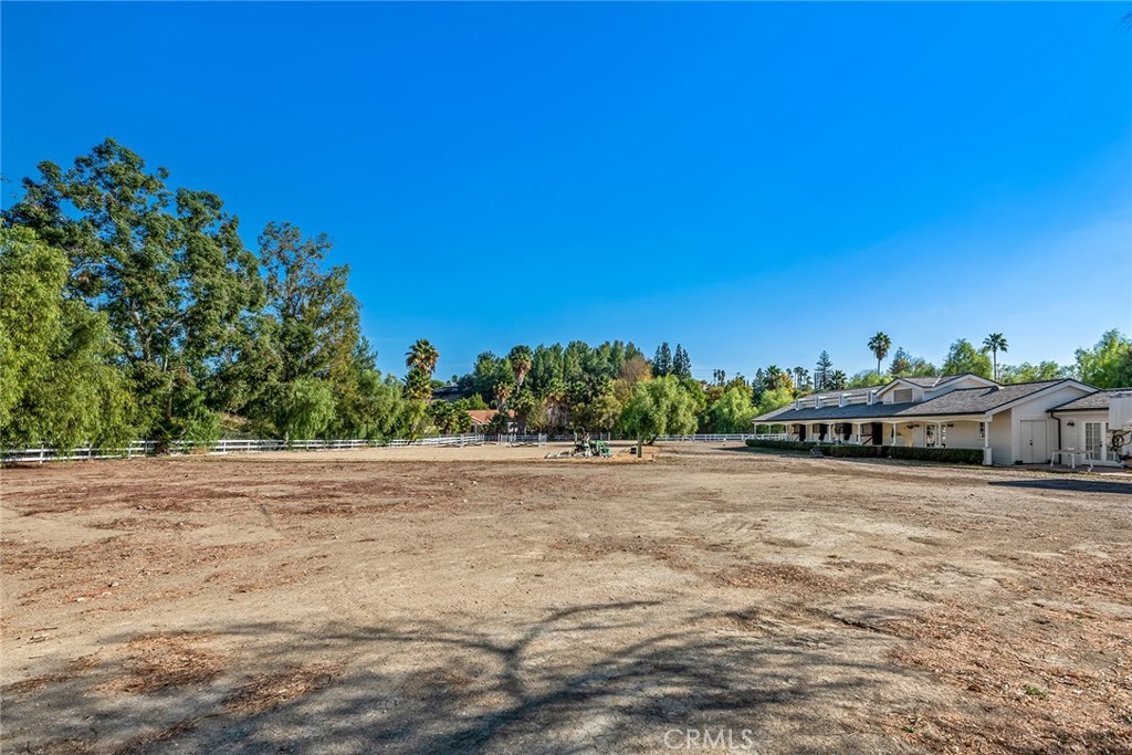 5547 Paradise Valley Road Property Photo 5