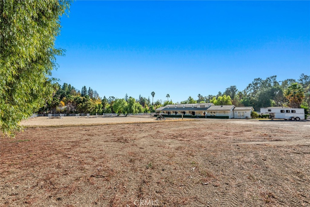 5547 Paradise Valley Road Property Photo 6