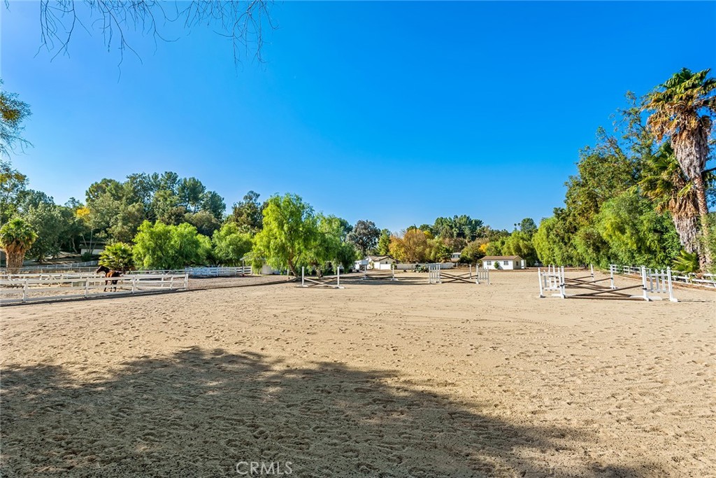 5547 Paradise Valley Road Property Photo 8