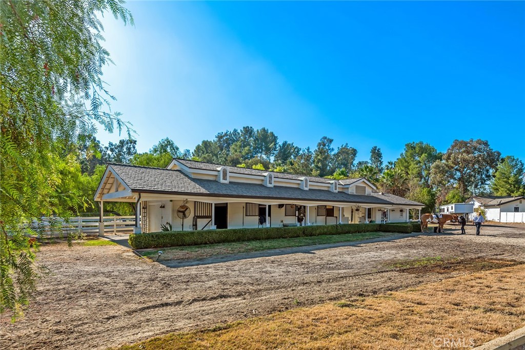 5547 Paradise Valley Road Property Photo 10