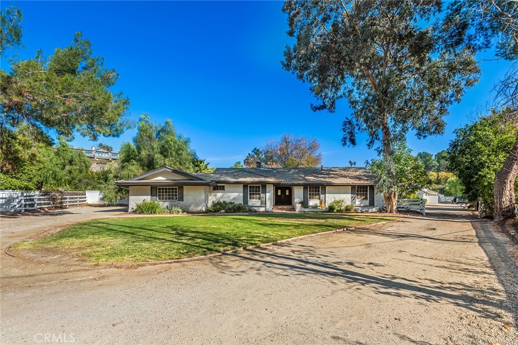 5547 Paradise Valley Road Property Photo 11