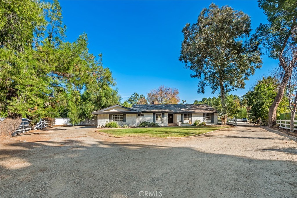 5547 Paradise Valley Road Property Photo 12