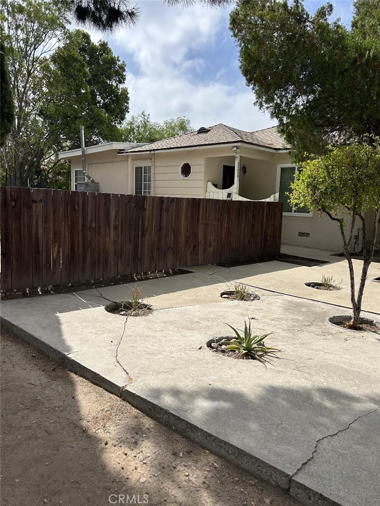 10834 Encino Property Photo 3