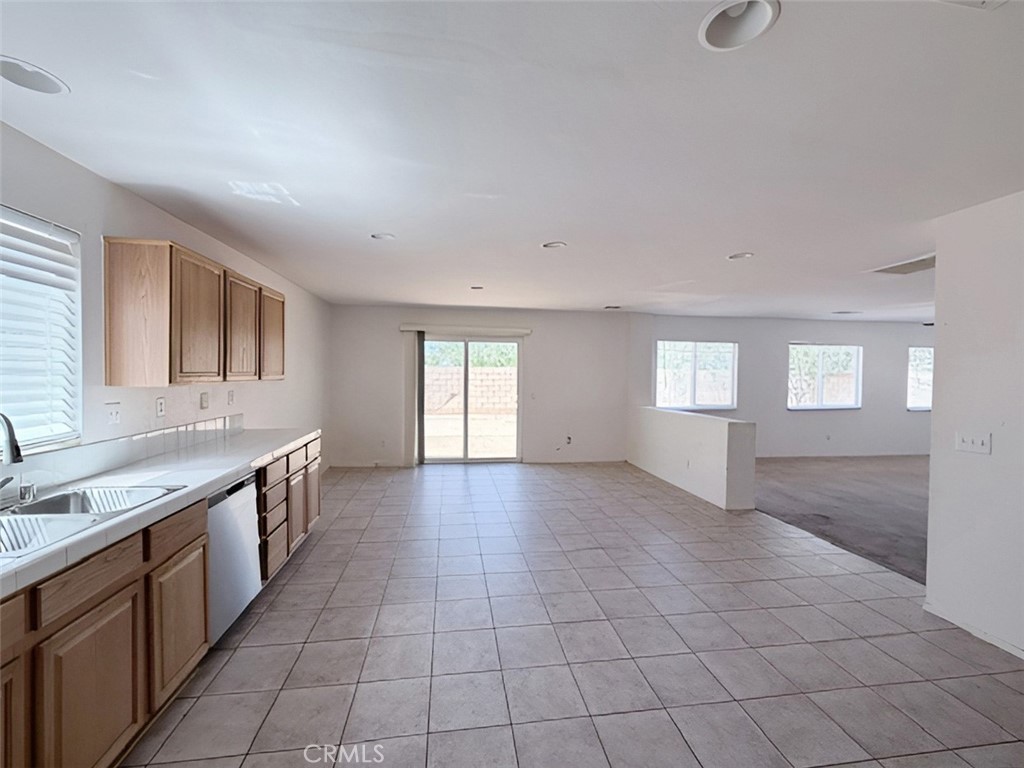 5517 W Avenue L14 Property Photo 3