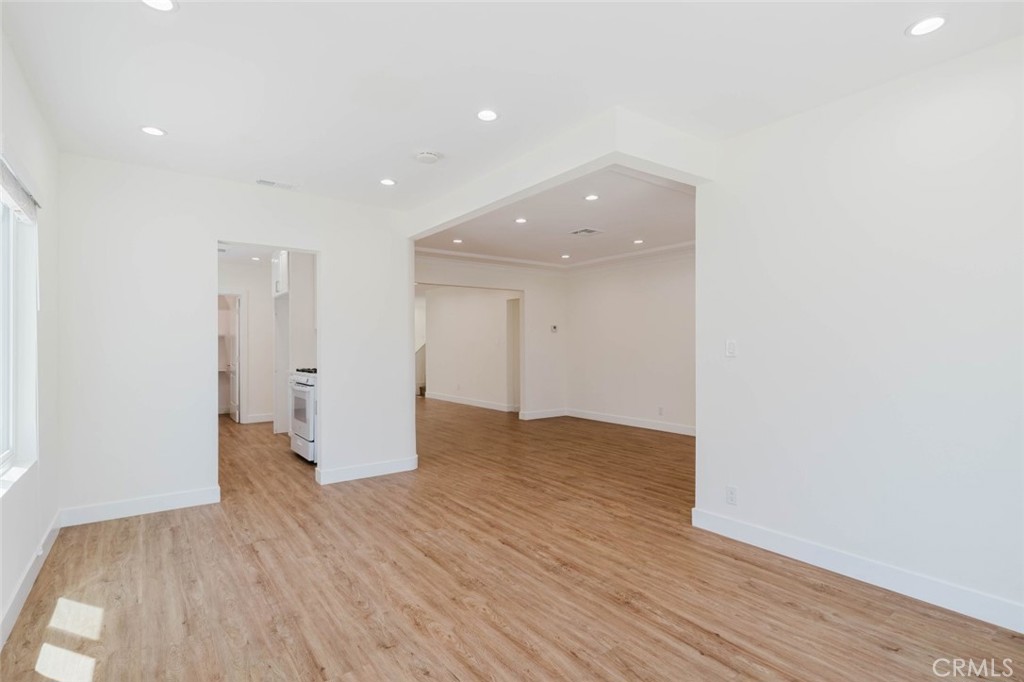 6517 Bellaire Avenue Property Photo 6
