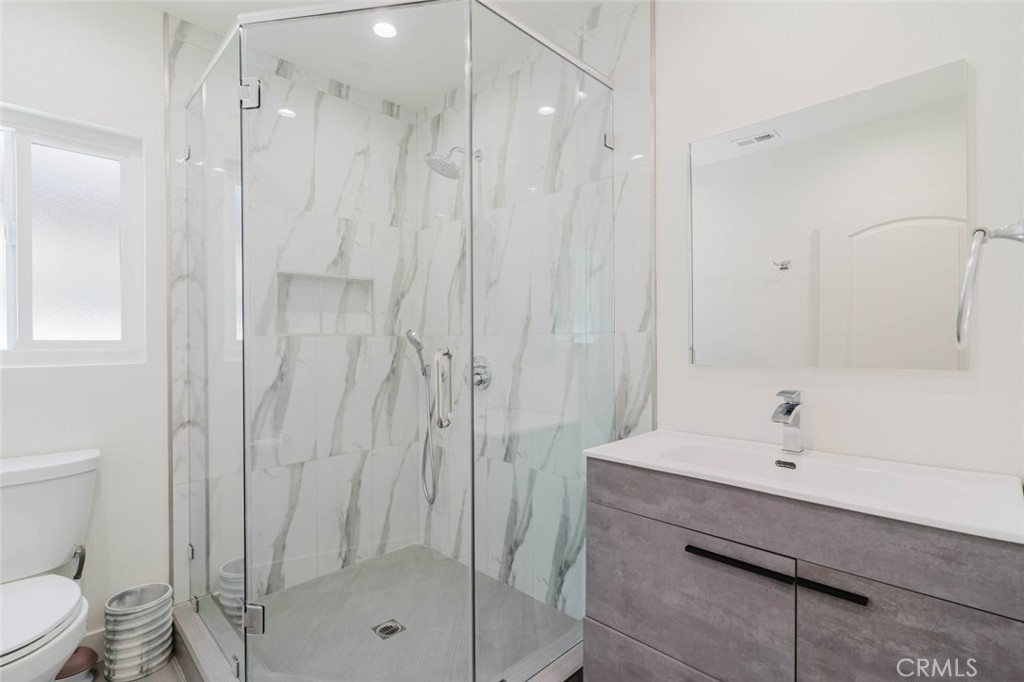 6517 Bellaire Avenue Property Photo 15