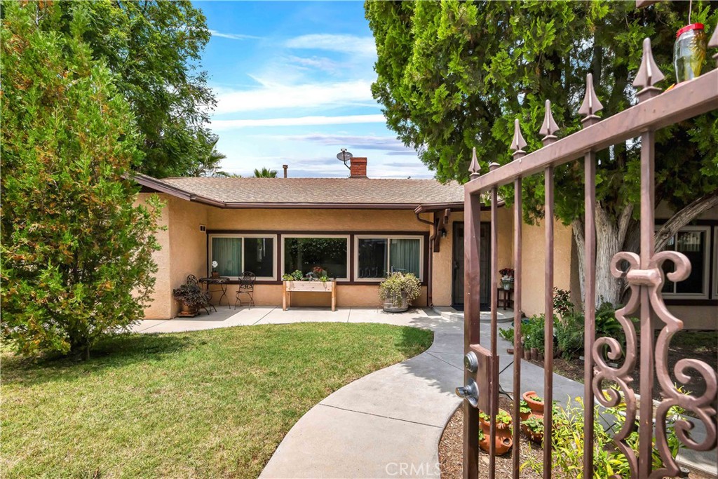 15803 Gault Street Property Photo 8