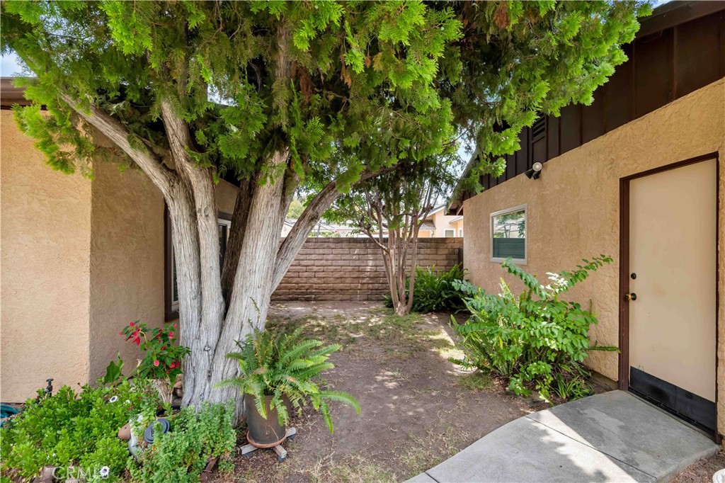 15803 Gault Street Property Photo 9