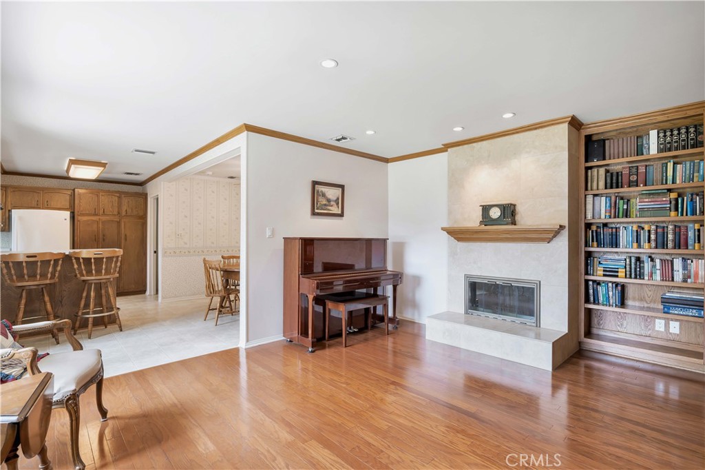 15803 Gault Street Property Photo 11