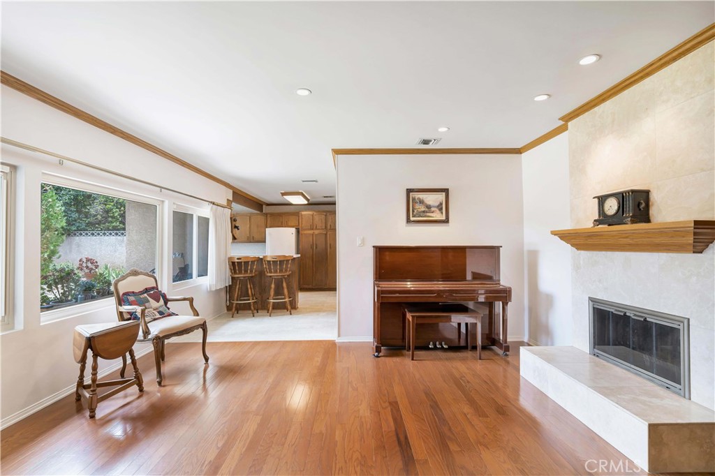 15803 Gault Street Property Photo 13