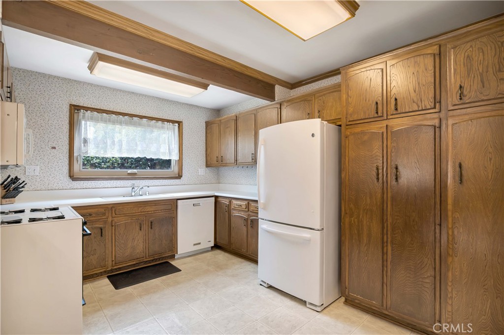 15803 Gault Street Property Photo 17
