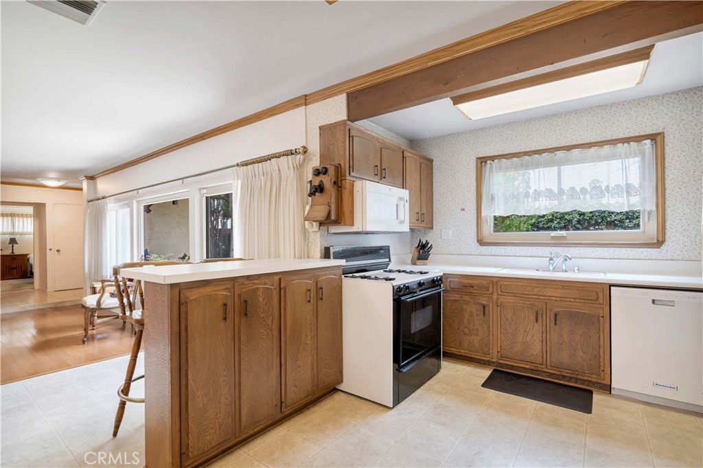15803 Gault Street Property Photo 19