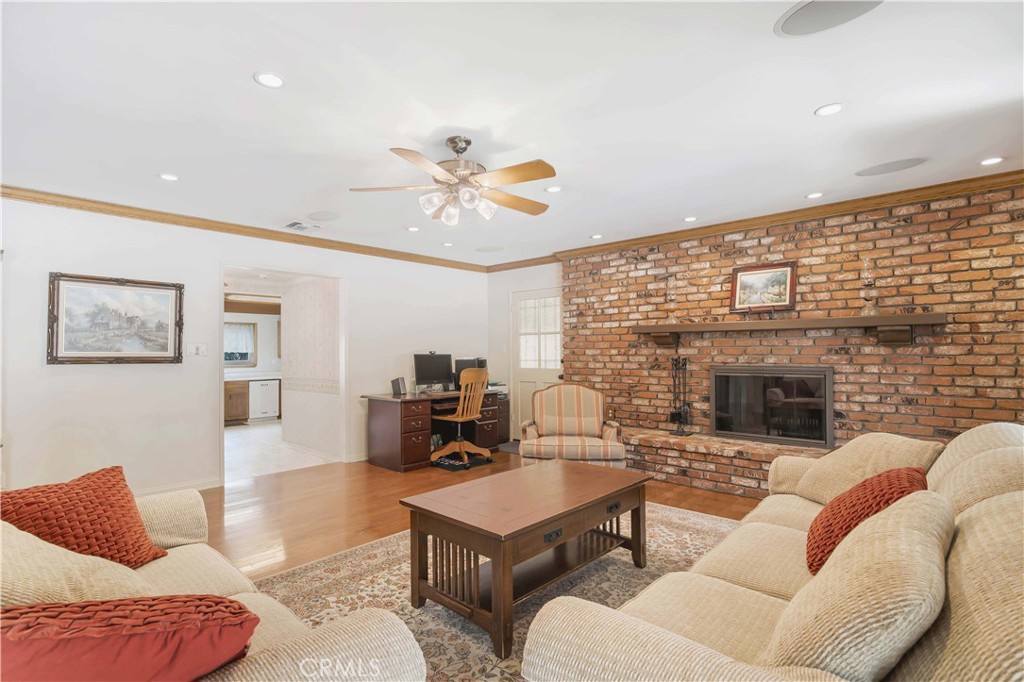 15803 Gault Street Property Photo 25