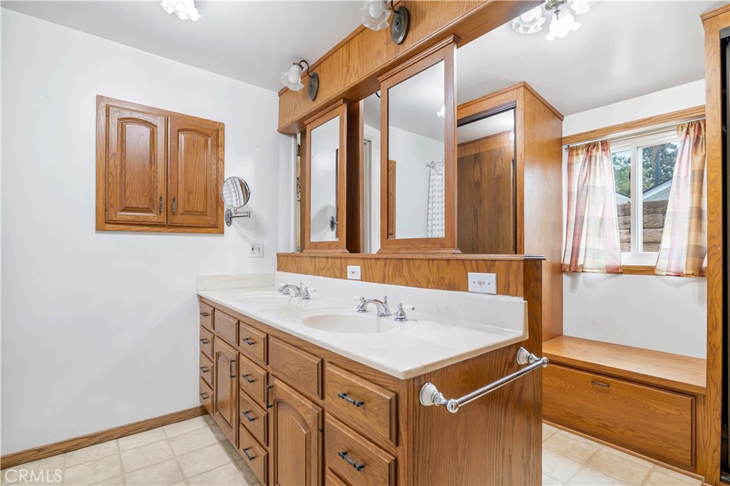 15803 Gault Street Property Photo 31