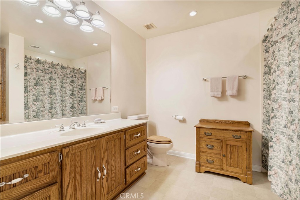 15803 Gault Street Property Photo 37