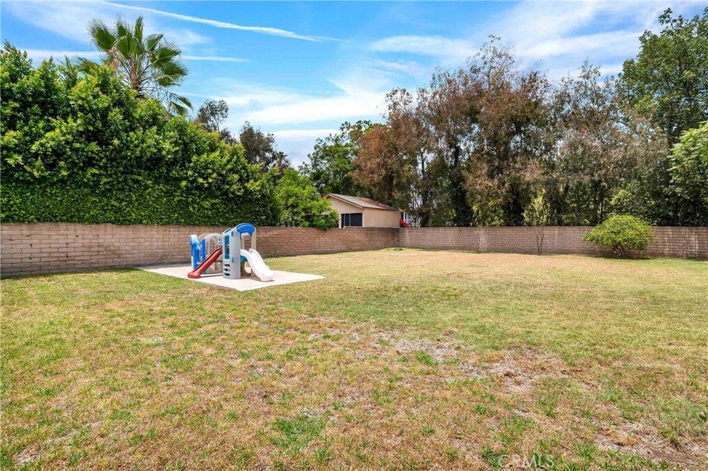 15803 Gault Street Property Photo 47