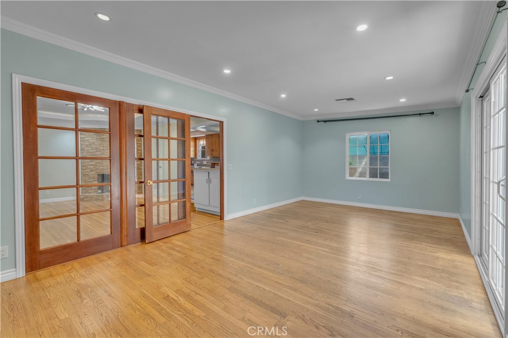 5452 Halbrent Avenue Property Photo 9