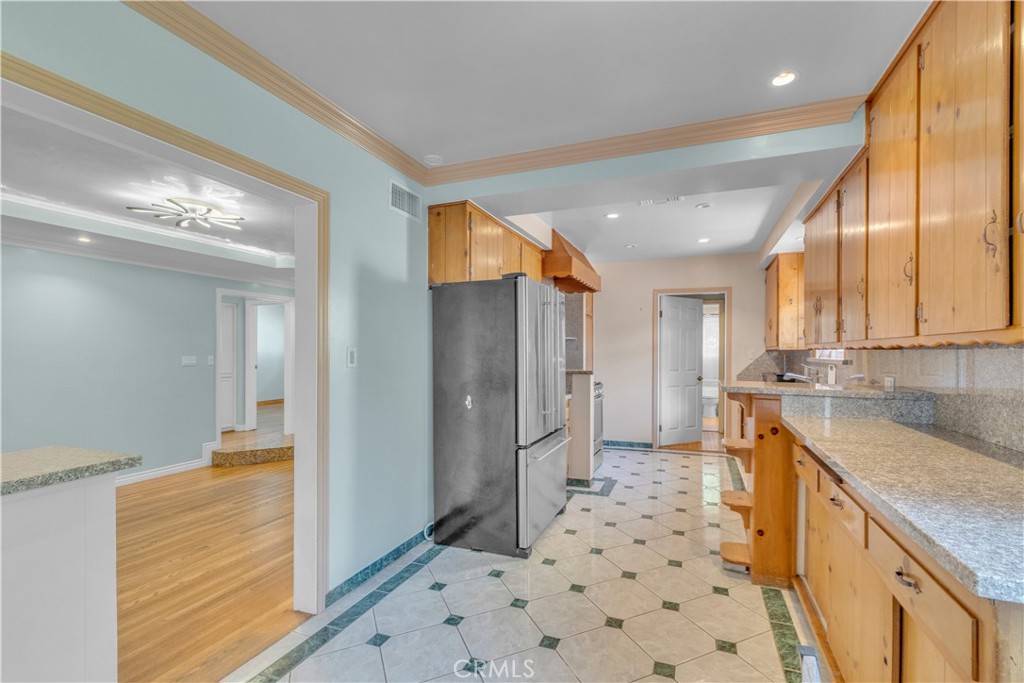 5452 Halbrent Avenue Property Photo 11