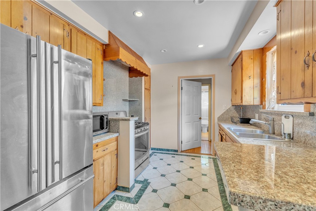 5452 Halbrent Avenue Property Photo 12