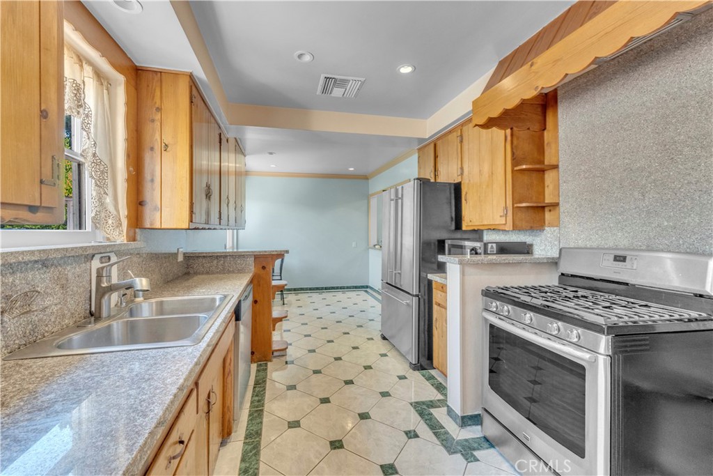 5452 Halbrent Avenue Property Photo 13