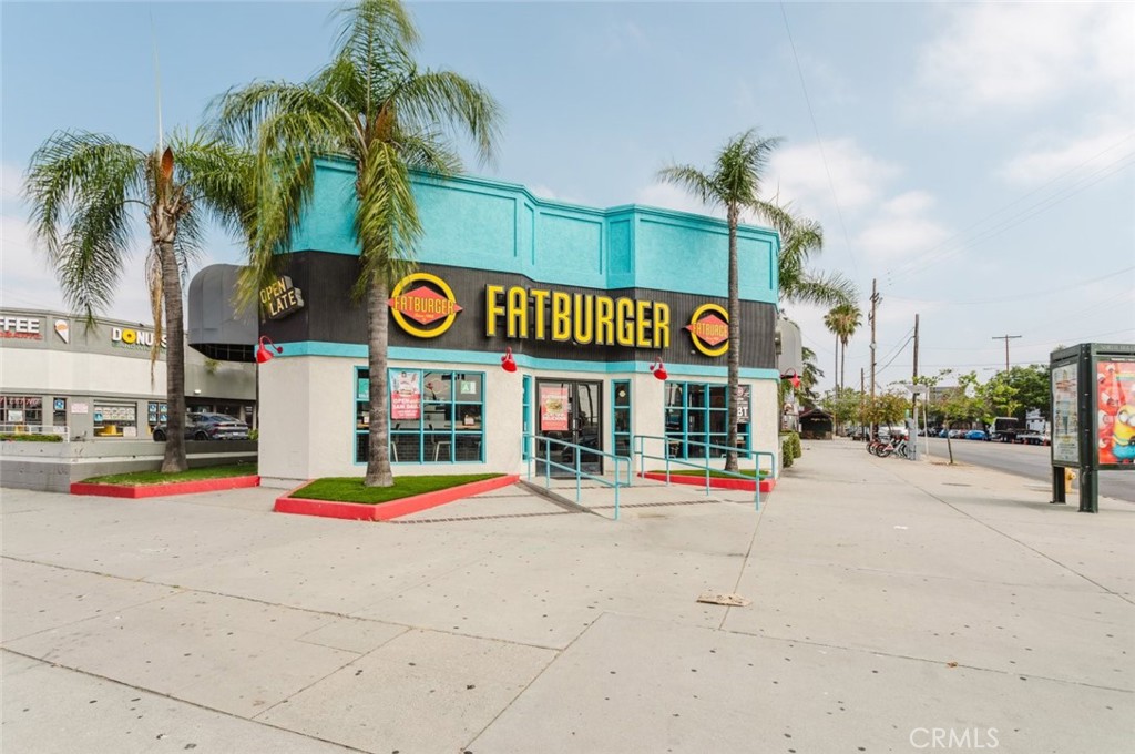 11009 Burbank Boulevard Property Photo 3