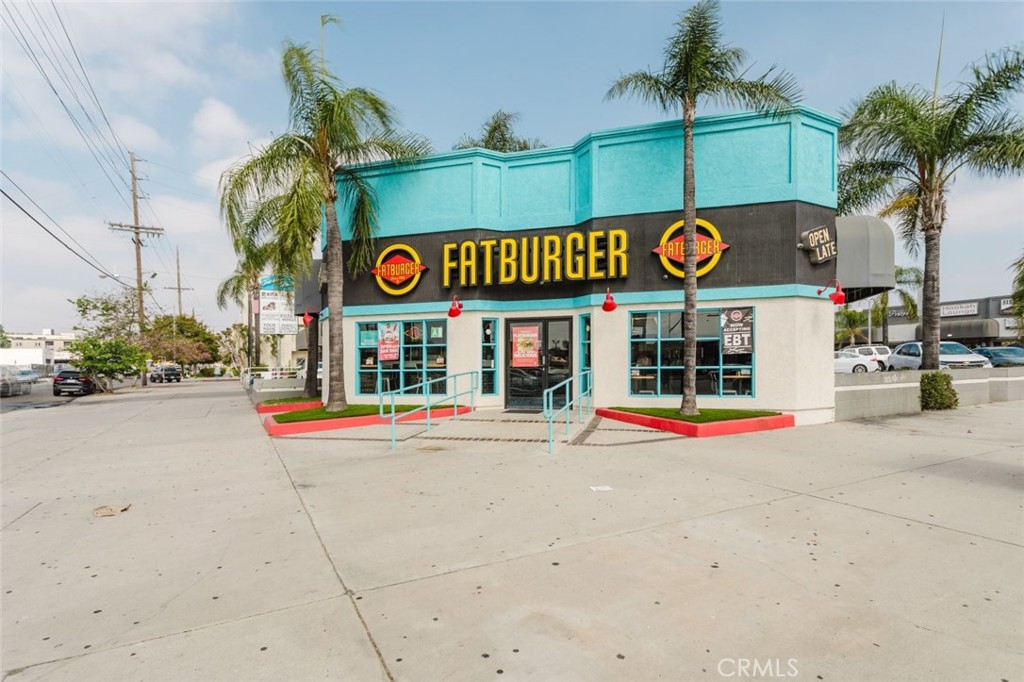 11009 Burbank Boulevard Property Photo 4