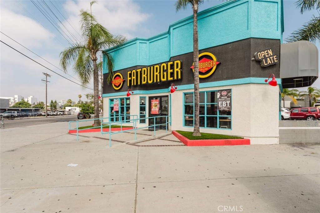 11009 Burbank Boulevard Property Photo 5