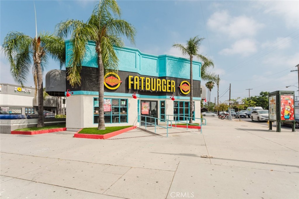 11009 Burbank Boulevard Property Photo 6