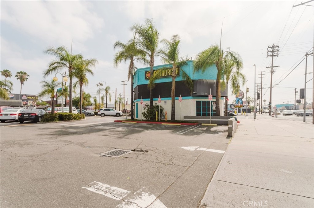 11009 Burbank Boulevard Property Photo 7