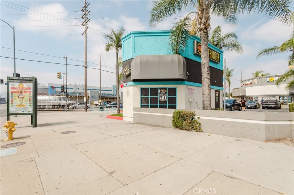 11009 Burbank Boulevard Property Photo 10