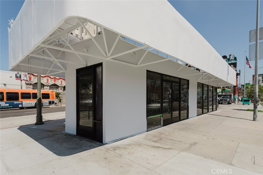 3615 Beverly Boulevard Property Photo 1