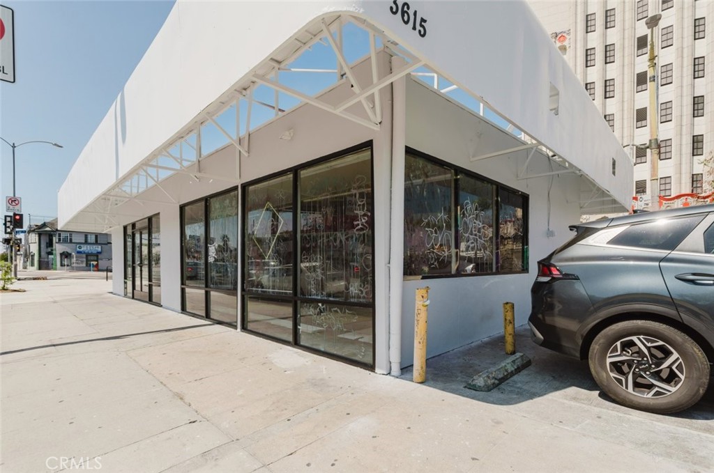 3615 Beverly Boulevard Property Photo 2