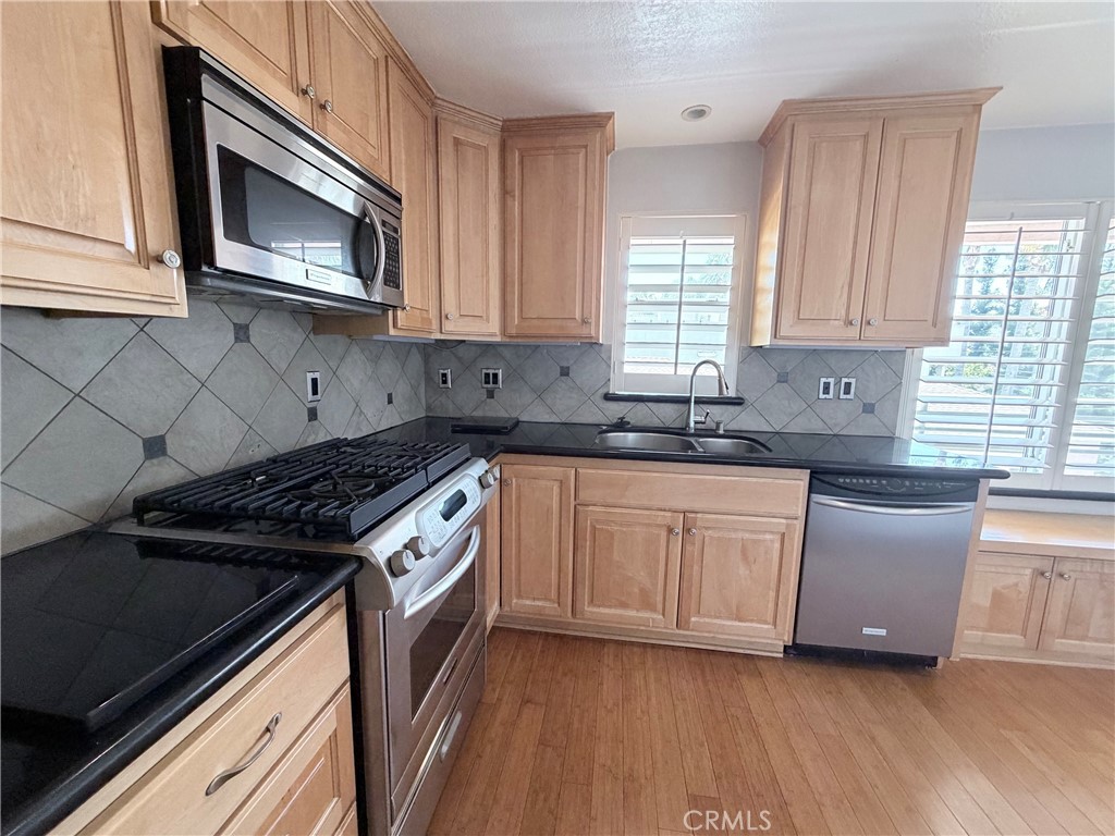 14647 Dickens 8 Property Photo 7