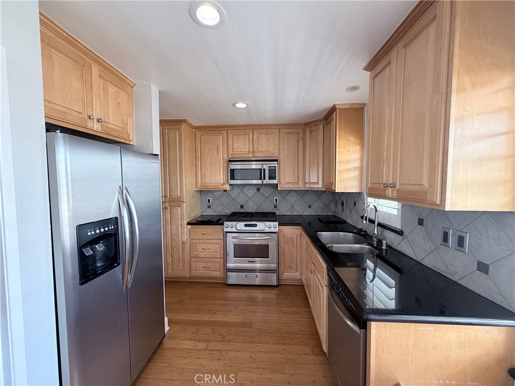 14647 Dickens 8 Property Photo 8
