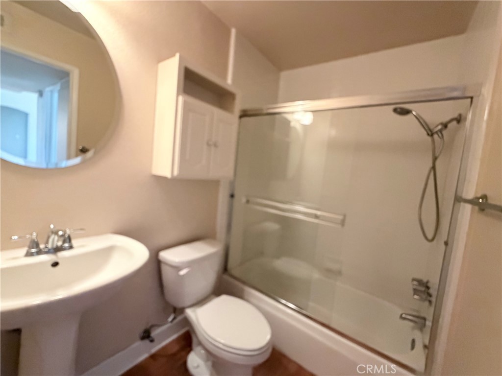 14647 Dickens 8 Property Photo 10