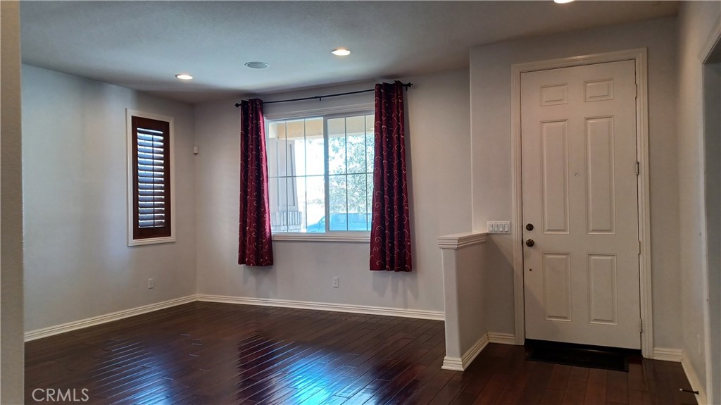 37105 Firethorn Property Photo 6
