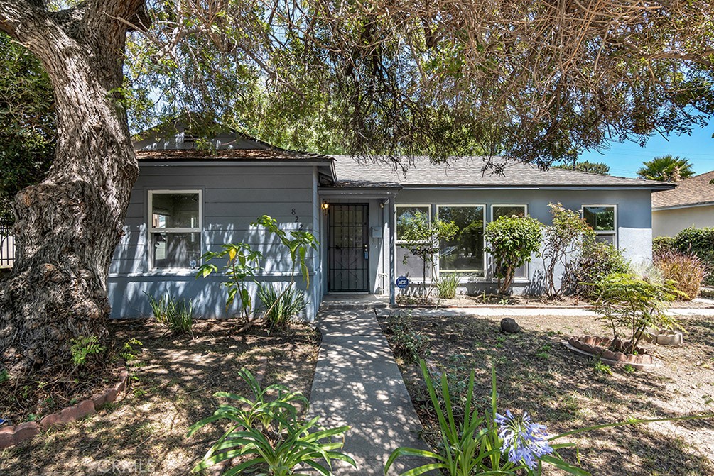 8226 WhiteOak Avenue Property Photo 1